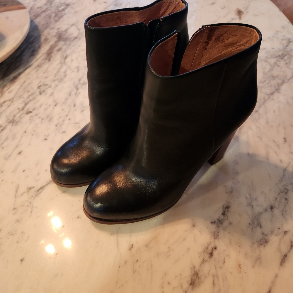 Vince camuto booties